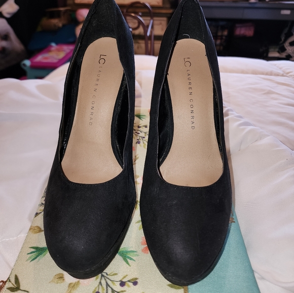 Size 8 Lauren Conrad Black Suede Heels - Picture 2 of 9